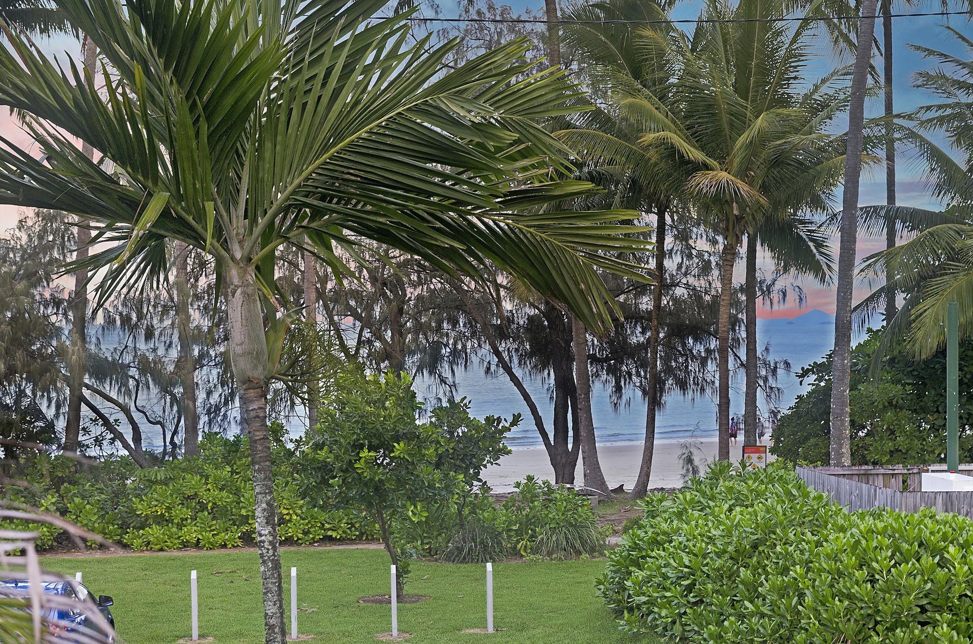 By The Sea Port Douglas Eksteriør billede